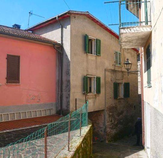Casa quadrilocale in vendita in Viale Novembre, Pieve San Lorenzo, Minucciano