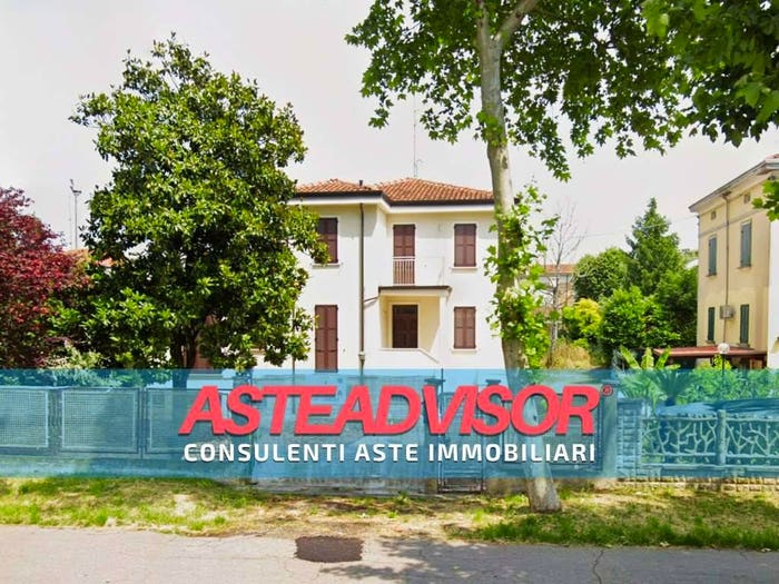Casa con 6 locali in vendita in Via Circonvallazione, Centro, Mirandola