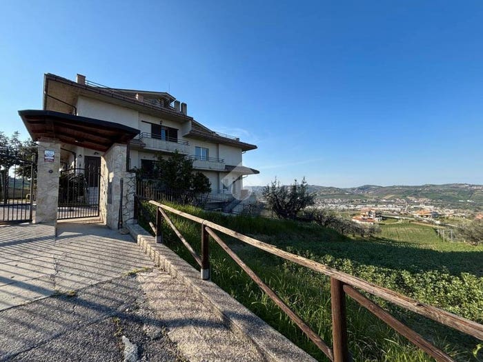 Casa quadrilocale in vendita in Contrada Telesio, Cellino Attanasio
