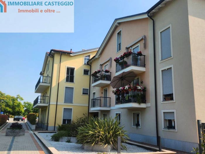 Appartamento trilocale in vendita in Via Console Marcello, Centro, Casteggio