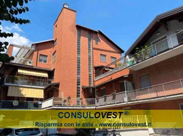 Appartamento trilocale in vendita in Via San Carlo, Centro, Garbagnate Milanese