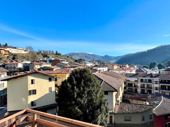 Appartamento quadrilocale in vendita in Via Alessandro Manzoni, Centro, Gazzaniga