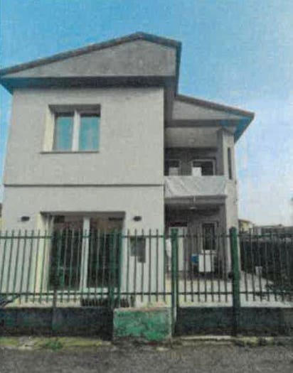 Casa quadrilocale in vendita in Via Giovanni Meazza, Centro, Fombio