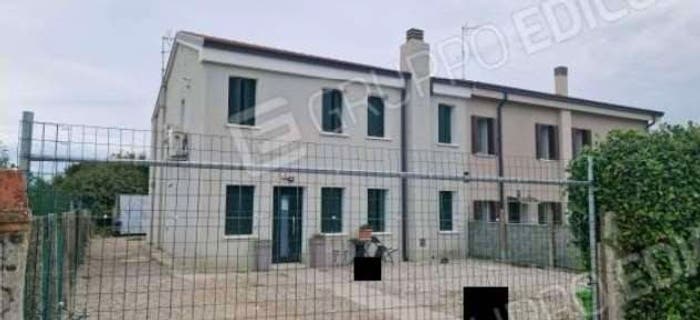 Appartamento con 6 locali in vendita in Via santa maura, Crespino