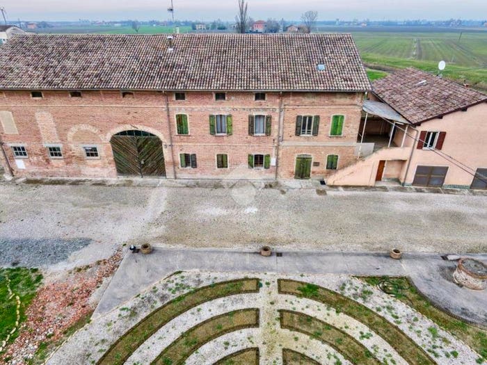 Casa con 6 locali in vendita in Str Casaletto, Novellara