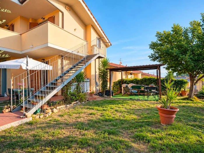 Casa con 5 locali in vendita in via dei Boschetti, Carmignano