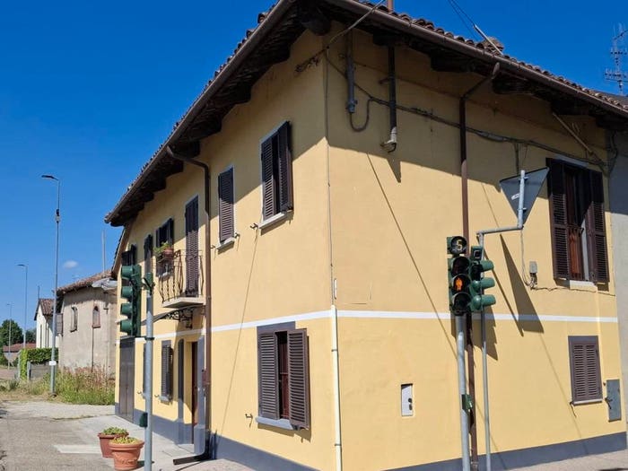 Casa con 6 locali in vendita in Corso Guglielmo Marconi, Cornale, Magliano Alfieri