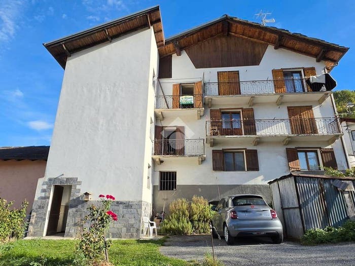 Casa con 6 locali in vendita in Frazione Capoluogo, Centro, Charvensod