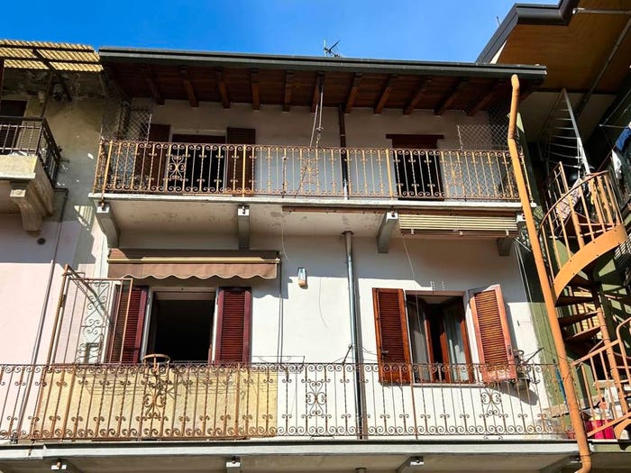 Appartamento trilocale in vendita in Via Vittorio Veneto, Caronno Varesino