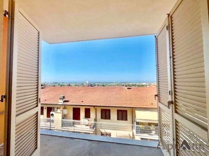 Appartamento con 5 locali in vendita in Via Aurelia Ovest, Zona Industriale, Massa