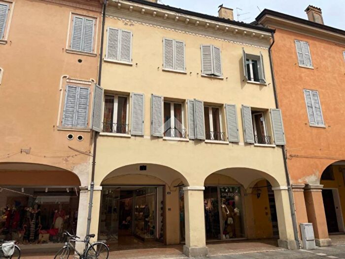 Appartamento trilocale in vendita in Via giulio rovighi, Centro Storico, Carpi