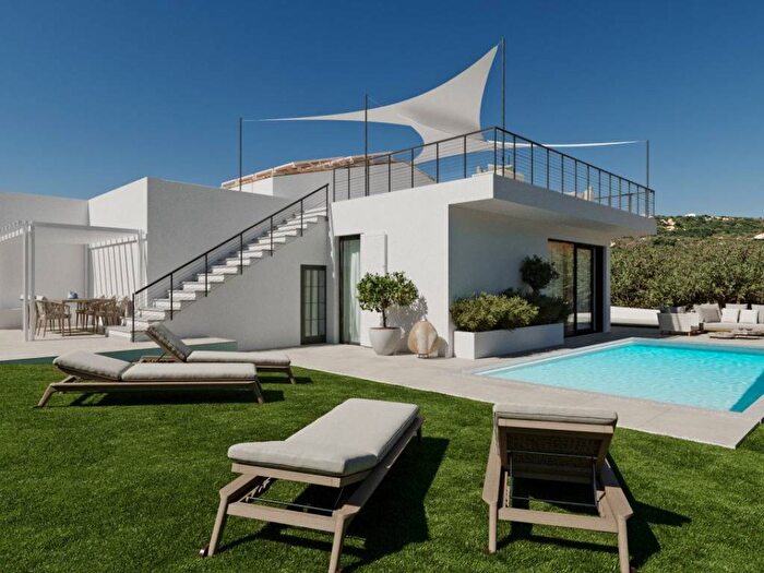 Casa con 5 locali in vendita in Santa Teresa Gallura