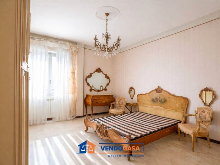 Appartamento con 5 locali in vendita in Via Giuseppe Verdi, Porto Maurizio, Imperia