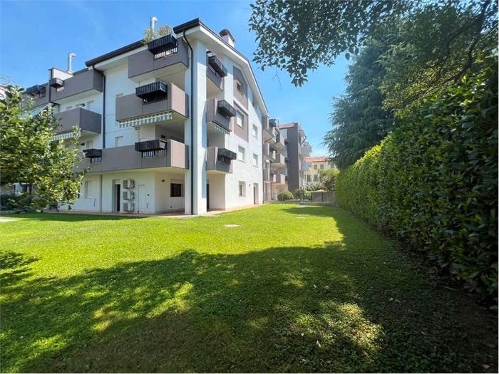 Appartamento con 5 locali in vendita in Via A Serena, Centro, Montebelluna