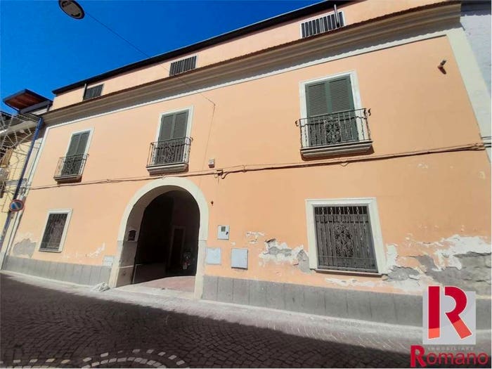 Casa con 6 locali in vendita in Curti
