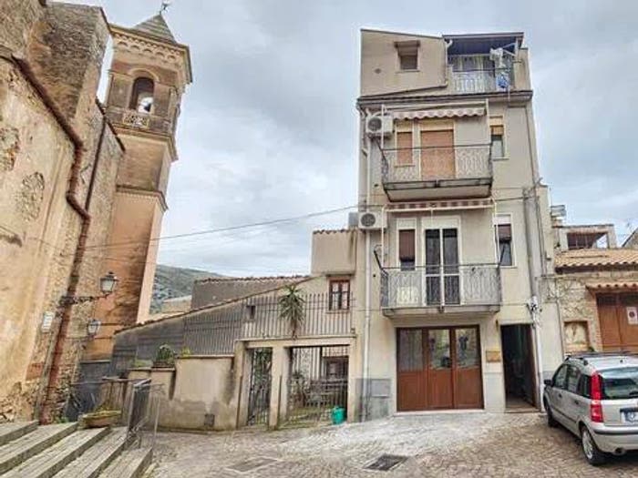 Casa con 6 locali in vendita in Piazza Plebiscito No Number, Collesano