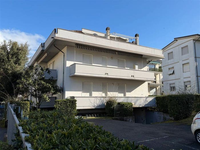 Appartamento quadrilocale in vendita in Via Empoli, Marina di Massa Centro, Massa