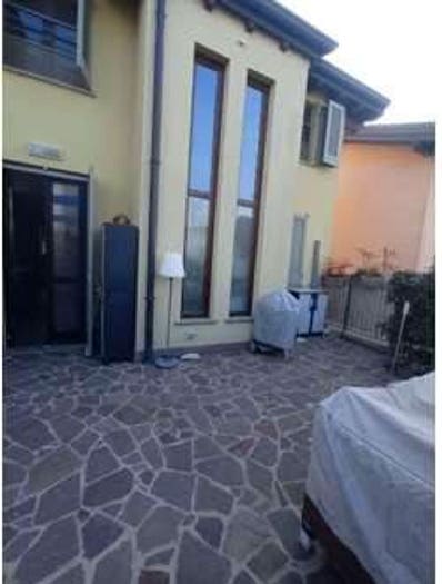Appartamento bilocale in vendita in Via Vimercate, Ornago