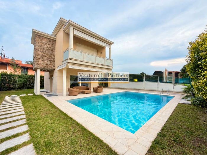Casa quadrilocale in vendita in Via Sant'Anna, Padenghe sul Garda