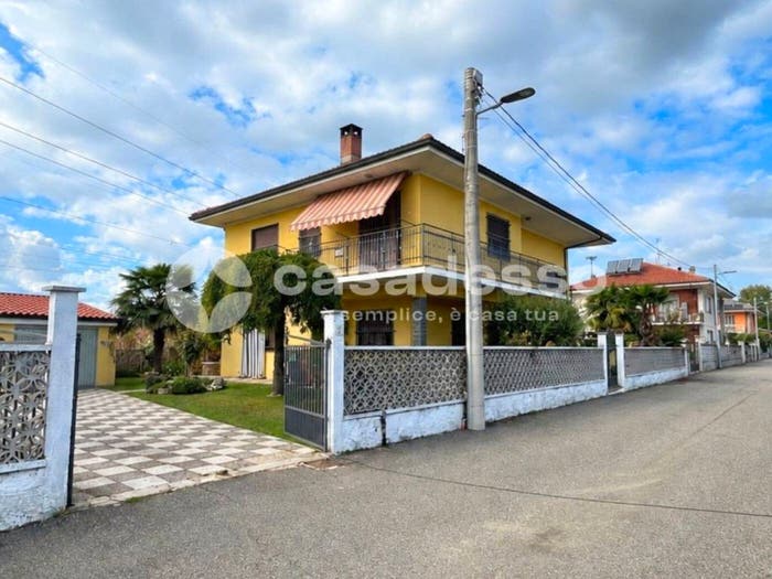 Casa con 6 locali in vendita in Via Francesco Garrone, Centro, Livorno Ferraris