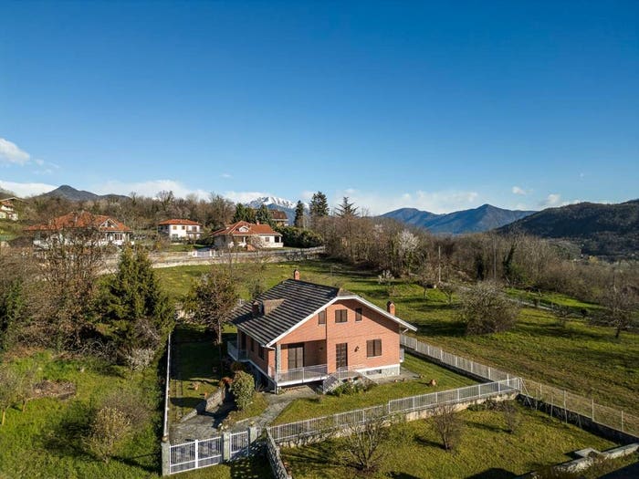 Casa con 6 locali in vendita in Via Torino, Giaveno