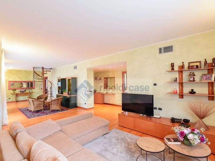 Appartamento con 5 locali in vendita in via Stelvio, Centro, Giussano