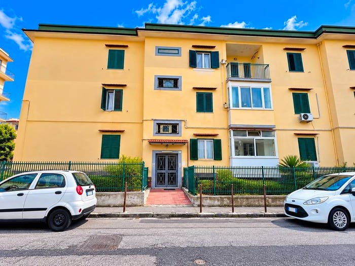 Appartamento quadrilocale in vendita in Via Parroco Giustino Russolillo, Pianura, Napoli