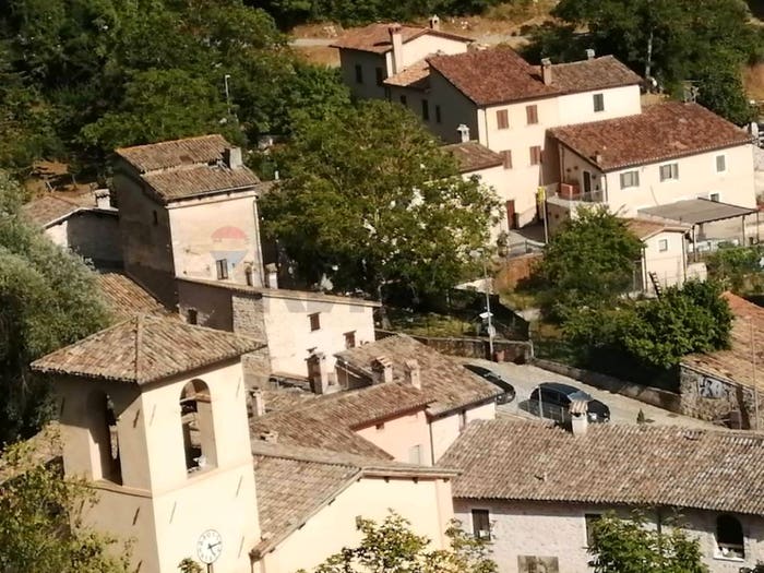 Casa quadrilocale in vendita in RASIGLIA VIA DEL BOSCO, Carpello Scopoli Casenove Verchiano, Foligno