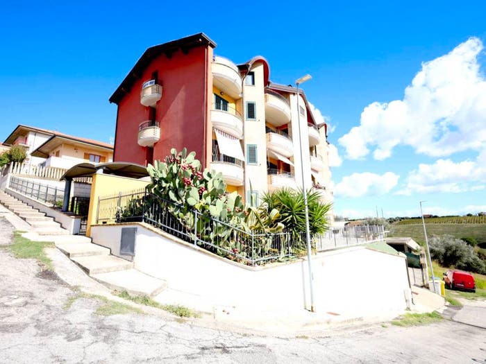 Appartamento quadrilocale in vendita in Via Enrico Berlinguer, Centro, Notaresco