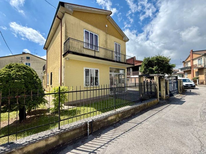 Casa con 5 locali in vendita in Via Cesare Beccaria, Centro, Legnago