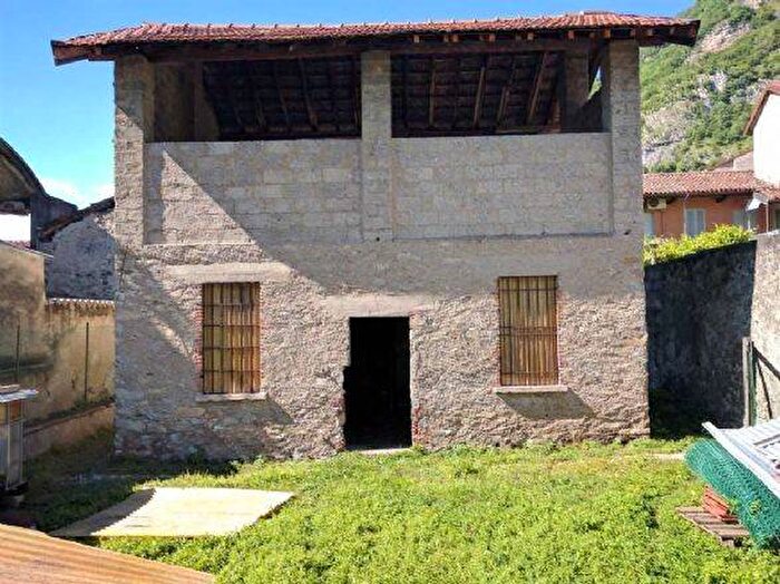 Casa trilocale in vendita in Vercurago