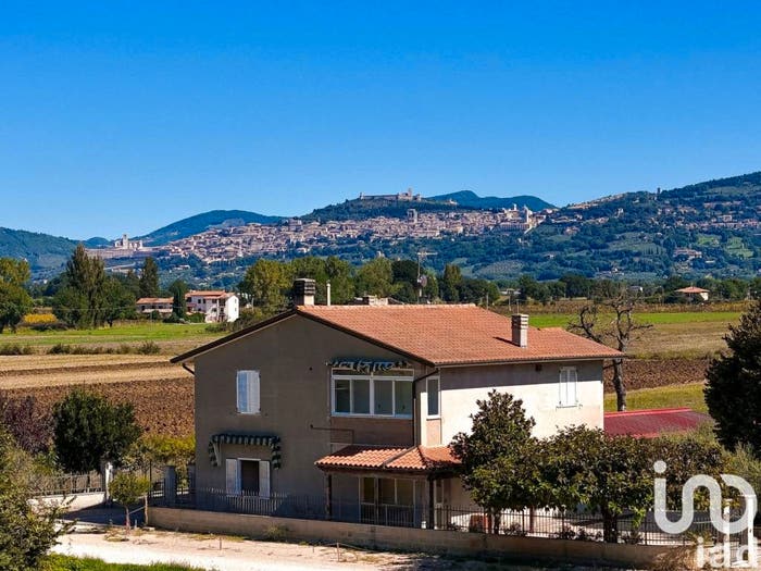 Casa con 6 locali in vendita in Via del Paradiso, Tordandrea Castelnuovo, Assisi