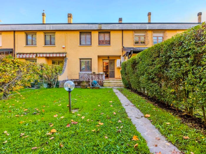 Casa con 5 locali in vendita in Viale Achille Varzi, Centro, Arese