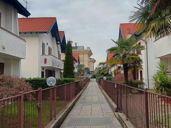 Casa quadrilocale in vendita in Via Novara, Flora, Legnano