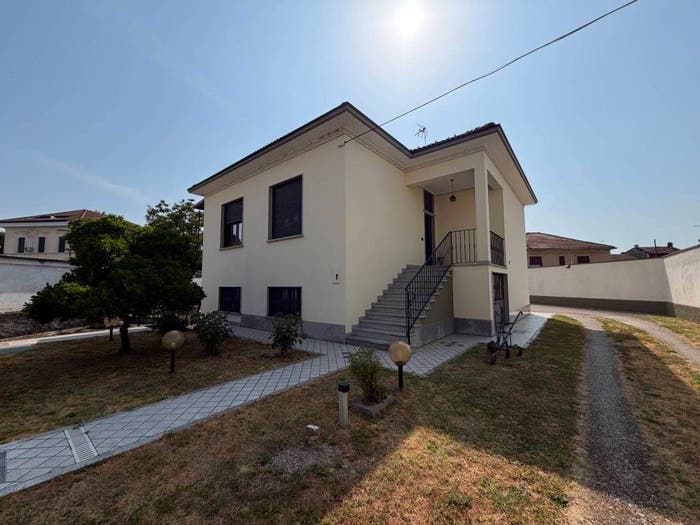 Casa trilocale in vendita in Via Vincenzo Bellini, Gravellona, Gravellona Lomellina