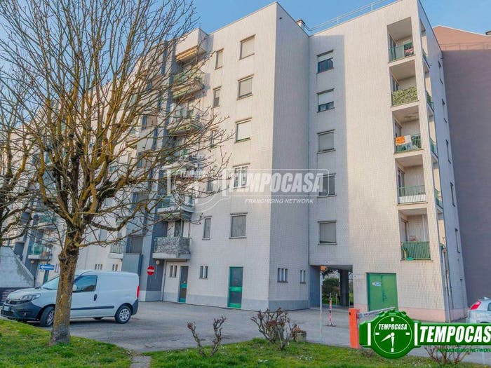 Appartamento trilocale in vendita in Via lombardia, Centro, Lacchiarella