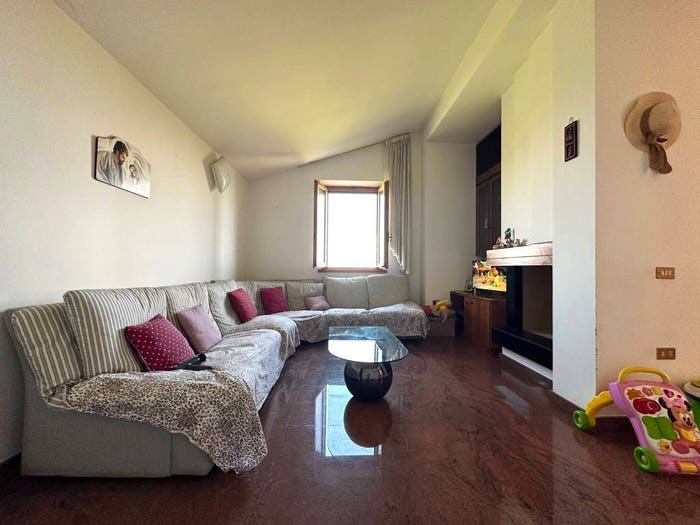 Casa quadrilocale in vendita in Contrada Morrone, Gualdo