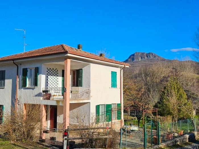 Casa quadrilocale in vendita in Località Molino Strinati, Bardi