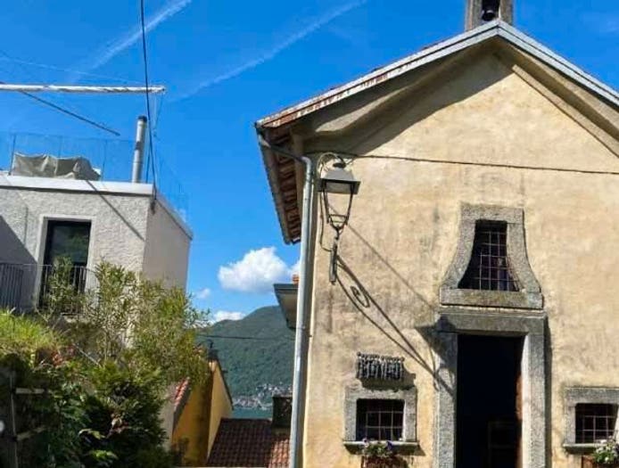 Appartamento quadrilocale in vendita in Frazione Orascio, Maccagno con Pino e Veddasca