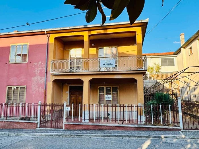 Casa con 6 locali in vendita in VIA GUSTAVO GIUSTO, Fontanarosa