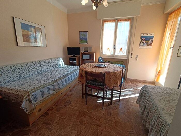 Appartamento trilocale in vendita in Centro, Bordighera