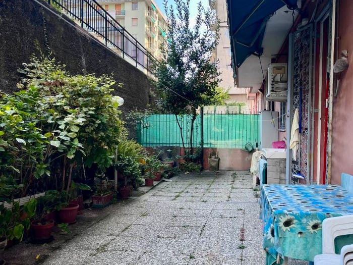 Appartamento trilocale in vendita in Via dell'Alloro, Sestri Ponente, Genova