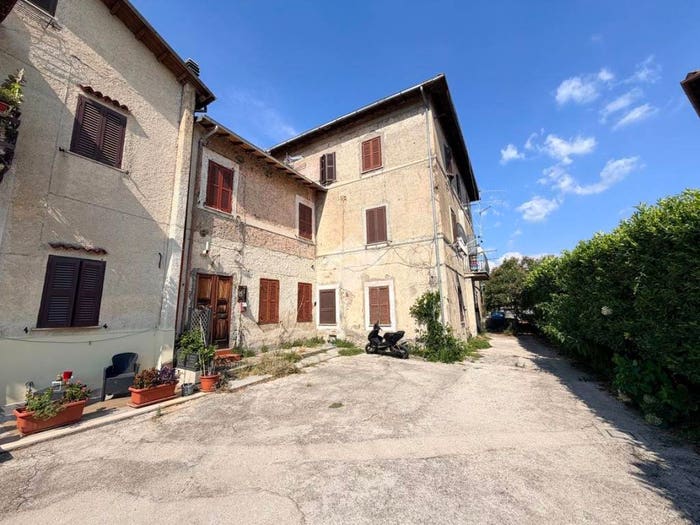 Appartamento trilocale in vendita in Viale Giulio Venzi, Centro, Cave
