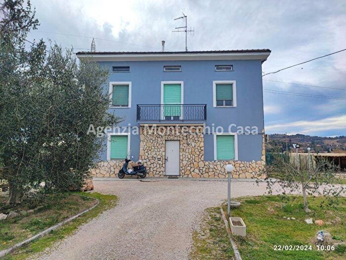 Casa con 6 locali in vendita in Via Pantanelli, Area Produttiva, Montelabbate