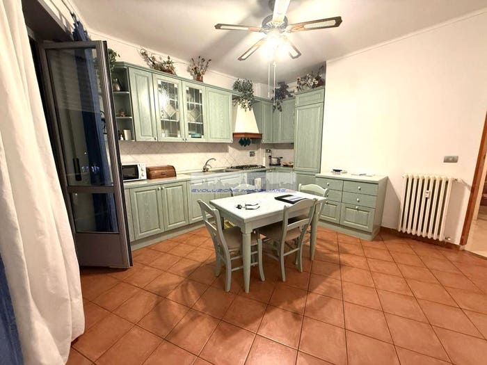 Appartamento trilocale in vendita in Piazza Giacomo Matteotti, Centro, Grugliasco