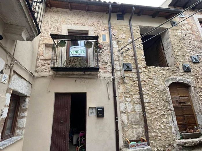 Appartamento trilocale in vendita in Via dei Garofani, Centro, Rocca di Mezzo