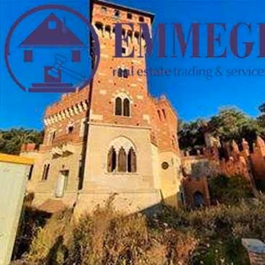 Casa con 6 locali in vendita in Via Generale Enrico Caviglia, Centro, Finale Ligure