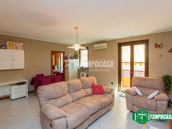 Appartamento trilocale in vendita in Via Momo Q, Centro, Oleggio