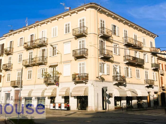 Appartamento quadrilocale in vendita in via pietro micca, Centro Storico, Biella