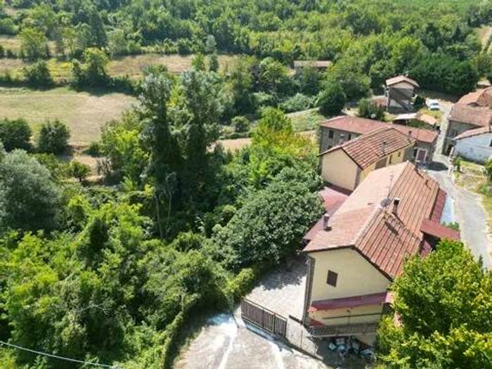 Casa con 6 locali in vendita in Monastero Bormida